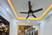 Thật hiếm ! Tây Hồ, 5 tầng mới, 40m2, ngõ thông, trước nhà rộng, gần Ô TÔ, 5P ra Hồ, chỉ nhỉnh hơn 5 tỷ.