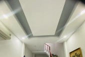 Bán nhà đường Nguyễn Sĩ Sách p15 đối diện chợ Tân Trụ gần 70m2 đất nhâ đúc 3 tấm đẹp như mới.