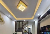 Bán nhà Hào Nam đẹp hiếm nhỉnh 5 tỷ diện tích 40m2 thoáng sáng, ngõ to