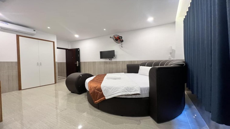 Bán khách sạn diện tích 928 m2 28 x 35 thiết kế 8 tầng 112 phòng cao cấp Nguyễn Văn Quá