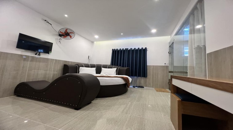 Bán khách sạn diện tích 928 m2 28 x 35 thiết kế 8 tầng 112 phòng cao cấp Nguyễn Văn Quá