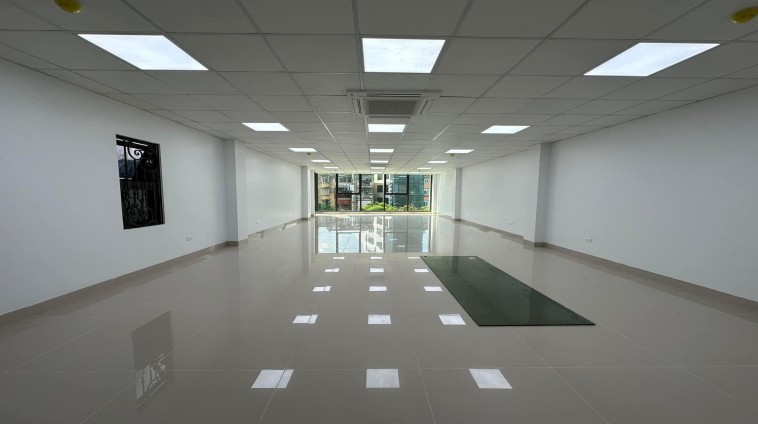 nhà mặt phố Nguyễn Văn Cừ, 1 mặt ngõ ôtô, 180m, mặt tiền 6m, full thổ cư