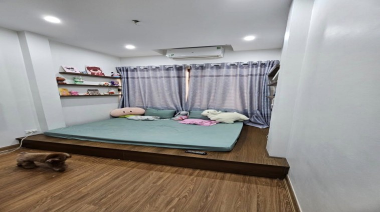 Bán nhà (Trịnh Công Sơn) Lạc Long Quân Diện tích 95m2 - Xây 3 tầng, mặt tiền 4m, giá 16 tỷ còn thương lượng.