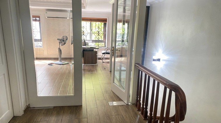 Bán Nhà Nguyễn Chí Thanh 38m x 4 Tầng Mặt Ngõ Phân Lô Ô TÔ Nhỉnh 13 Tỉ.