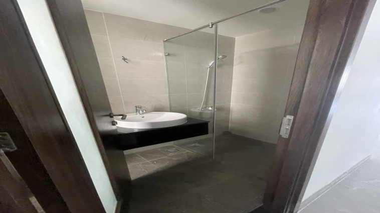 Cho thuê nhà mặt tiền Phạm Hùng, 5x20, có hầm, có thang máy, giá 22 triệu, liên hệ 0934933978