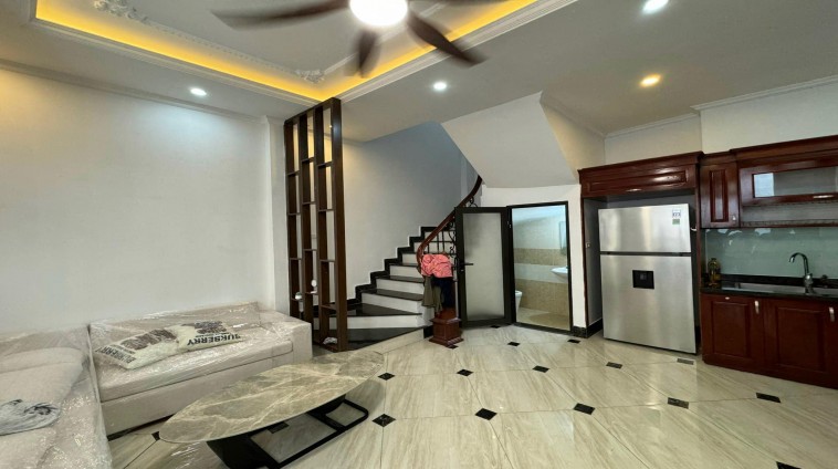 Bán Nhà Phố Trần Duy Hưng 35m2, 5 tầng - Trung Tâm Quận Cầu Giấy - Nhà Đẹp Ở Luôn