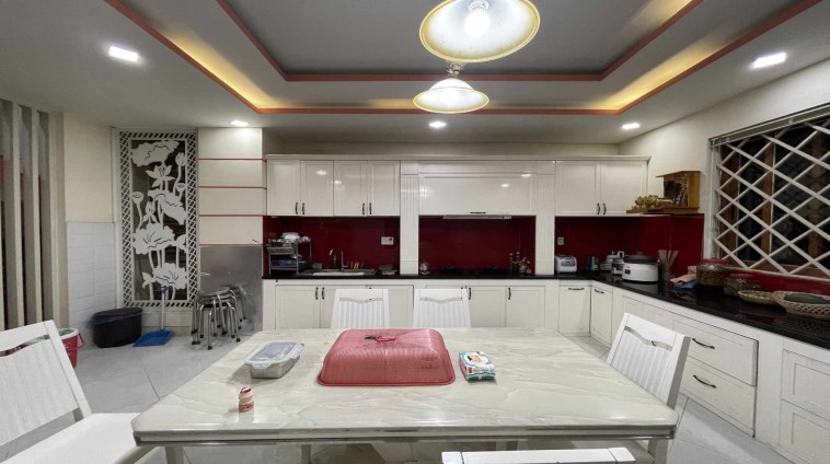 Giảm mạnh 2 tỷ, Nhà phố đẹp, nội thất cao cấp Châu Âu, Khu dân cư 13E , Sổ hồng sẵn, liên hệ 0914864379