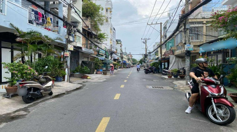 Bán gấp mặt tiền kinh doanh đường Ba Đình 42m2 nhỉnh 7 tỷ, liên hệ 0902277579