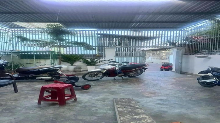 Cần bán nhanh nhà cấp 4 tại trung tâm Phước đồng , Nha Trang. 
Cách đường Lư Giang, phước đồng chỉ 20m.