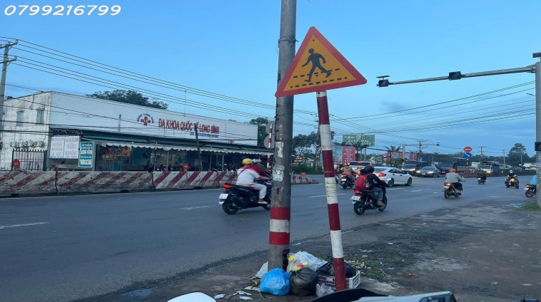 Nhà đẹp Bình Minh Trảng Bom Đồng Nai 1 sẹc QL1A hỗ trợ vay 3 bên . Trọn sổ 1 ty6 , lh 0799 216 799 em Trinh.