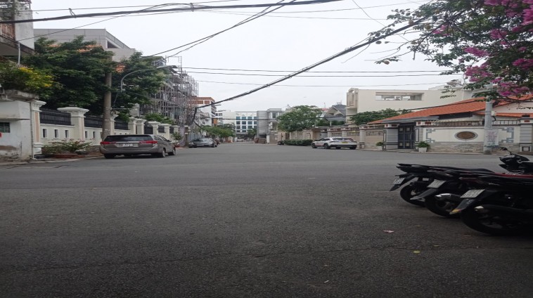 Chính chủ cho thuê Nhà Mặt Tiền 28 Nguyễn Hiền, Q3 - Cư Xá Đô Thành.18 Triệu. LH 0905809747