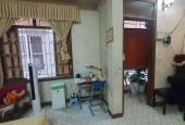 Bán nhà Hoàng Quốc Việt, Ô tô đỗ cửa, diện tích 35m2, giá 9.8 tỷ