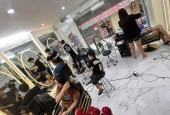 CHÍNH CHỦ CẦN SANG NHƯỢNG SALON TÓC TẠI HÀ NỘI Địa chỉ : ngõ 8 tổ 2 số nhà 84 Phú Đô , trục chính gần chợ phú Đô Nam Từ Liêm