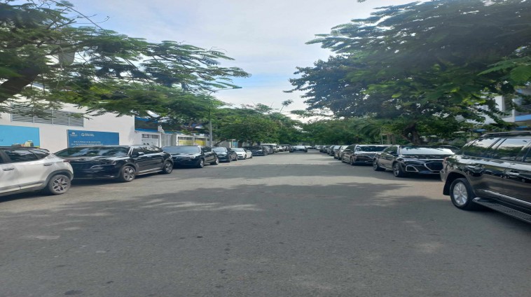 Cho thuê nhà góc 7x20, Khu 6b intresco, đường 16m, ngay trường BVIS, liên hệ 0909668928
