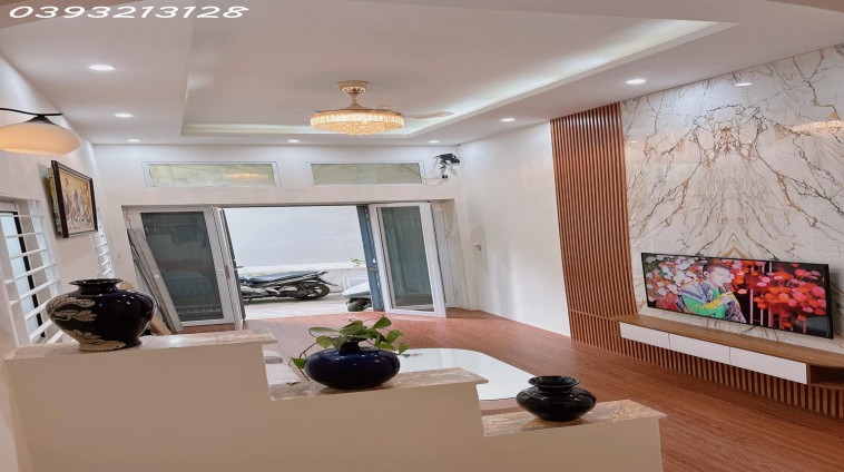 Bán Nhà Mặt Phố Hoa Bằng, Cầu Giấy, Diện Tích 60m2, 4 Tầng, Gía Đầu Tư Cực Ngon, Nhỉnh 9 Tỷ.