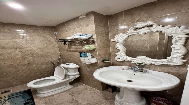 CCMN Nguyễn Khang 9 Phòng Nhà Mới Full Đồ Ngõ Thông DT 47m2 5T Giá 10.4 tỷ