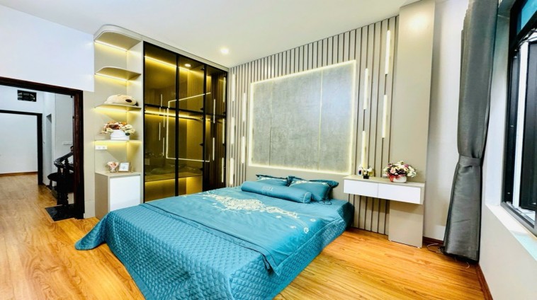 HIẾM - NGÕ THÔNG TỨ TUNG - hoạt động - NÔNG - ÔTÔ hạn chế 2 ĐẦU CHỈ 50M - tiếp giáp hồ nước - GẦN PHỐ - lợi ích BẠT NGÀN - ngôi nhà ĐẸP - Ở SƯỚNG