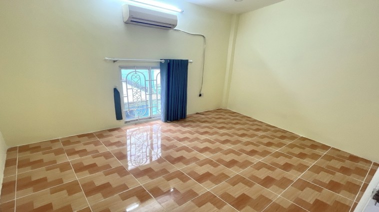 CHỈ 4.65 TỶ, 76M2 NHÀ 2 TẦNG NGANG 4.7 NỞ HẬU 8M DÀI 15M, NHÀ MỚI Ở NGAY, CÁCH PHẠM VĂN ĐỒNG 50M.