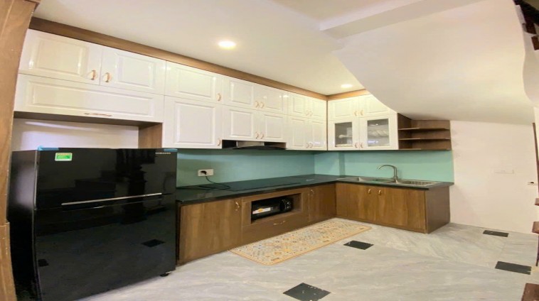 Cần bán nhà tại khu vực Nguyễn Văn Cừ, Long Biên, DT 31m2,  5 tầng, ngang 3.3m, giá 5.48 tỷ 0902318197