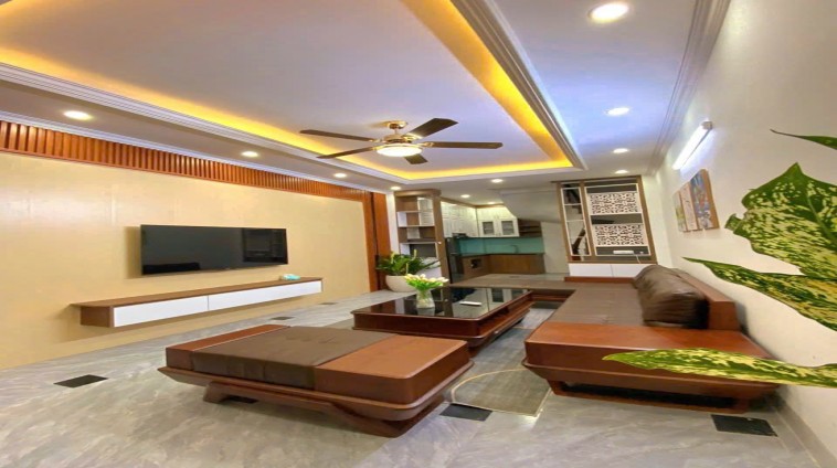 Cần bán nhà tại khu vực Nguyễn Văn Cừ, Long Biên, DT 31m2,  5 tầng, ngang 3.3m, giá 5.48 tỷ 0902318197