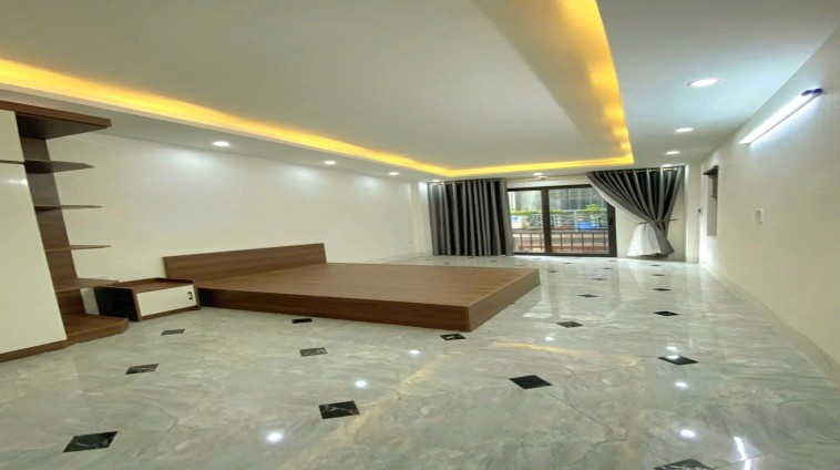 Cần bán nhà tại khu vực Nguyễn Văn Cừ, Long Biên, DT 31m2,  5 tầng, ngang 3.3m, giá 5.48 tỷ 0902318197