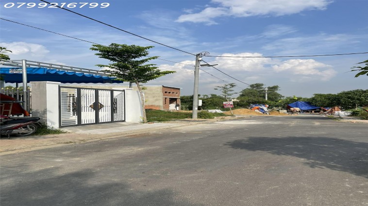 Nhà Bình Minh Trảng Bom Đồng Nai bán gấp trọn sổ 1 tỷ 6 hỗ trợ vay 3 bên. LH 0799 216 799 em Trinh. Hỗ trợ vay 3 bên 1 sẹc QL1A.