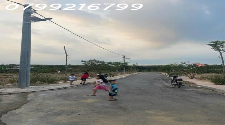 Đất nền sổ riêng thổ cư Bình Minh Trảng Bom Đồng Nai 1 sẹc QL1A. Gía trọn sổ 1 tỷ 150 hỗ trợ vay 3 bên. LH 0799 216 799 em Trinh.