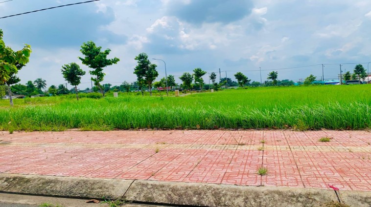 Cần bán lô đất ngộp Sổ Hồng Riêng mặt tiền đường 15m