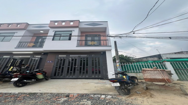 Bán nhà vị trí cực đẹp tại Đức Hòa Long An - 52m2 -  1 trêt 1 lầu - SHR - chỉ 695tr. Lh:0976999395