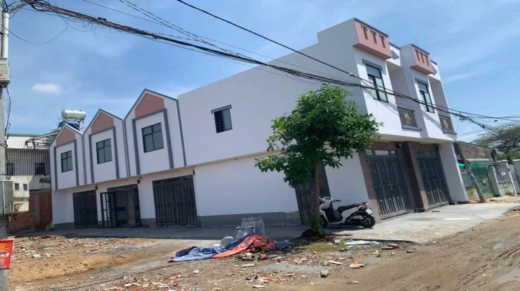 Bán nhà vị trí cực đẹp tại Đức Hòa Long An - 52m2 -  1 trêt 1 lầu - SHR - chỉ 695tr. Lh:0976999395