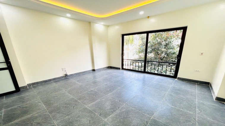 Bán nhà 5 tầng, 35m², Lĩnh Nam, Hoàng Mai, 6.85 tỷ, sổ đỏ, ô tô đỗ cửa qua nhà, gần trường đại học