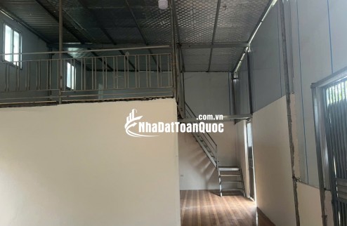 Chính chủ cho thuê kho xưởng Đông La, Hoài Đức. Xưởng rộng 200m2, kèm nhà 40m2, giá thuê chỉ 8tr/th