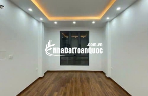 Bán nhà mới đẹp dt 52m2, 5 tầng, mỗi tầng 2 phòng, phố Yên Lãng thông Thái Thịnh, 10m ra đường ô tô tránh, giá đầu tư.