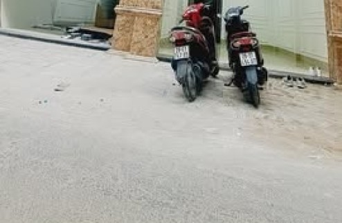 bán nhà Hoàng Mai 55m Trịnh Đình Cửu vỉa hè, ô tô vào nhà, kinh doanh