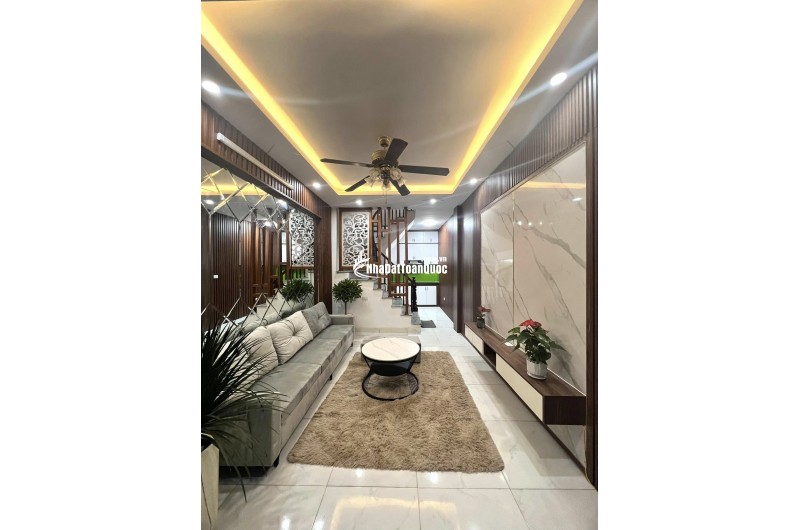 NHÀ ĐẸP PHÂN LÔ OTO CON ĐỖ RẤT GẦN - FULL NỘI THẤT - TIỆN ÍCH NGẬP TRÀN - AN SINH TỐT