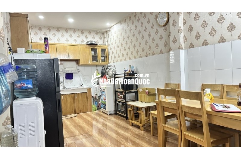BÁN NHÀ 3 TẦNG, 64M2, NGÕ CHẤN HƯNG, TÂN BÌNH, GIÁ 6.8 TỶ - SỔ HỒNG CHÍNH CHỦ
