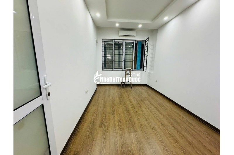 Bán nhà Trung tâm Đống Đa Khu vip Hoàng Cầu 25m2, 5 tầng, mặt tiền 3.3m, Giá hơn 5 tỷ