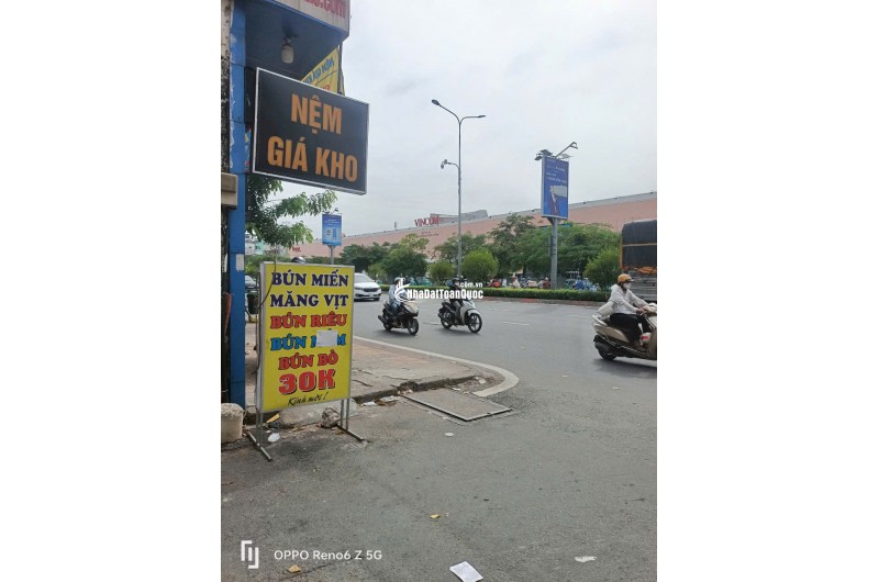 Bán nhà 1 trệt 3 lầu hẻm xe tải 124/ đường Cộng Hòa P4 Tân Bình
