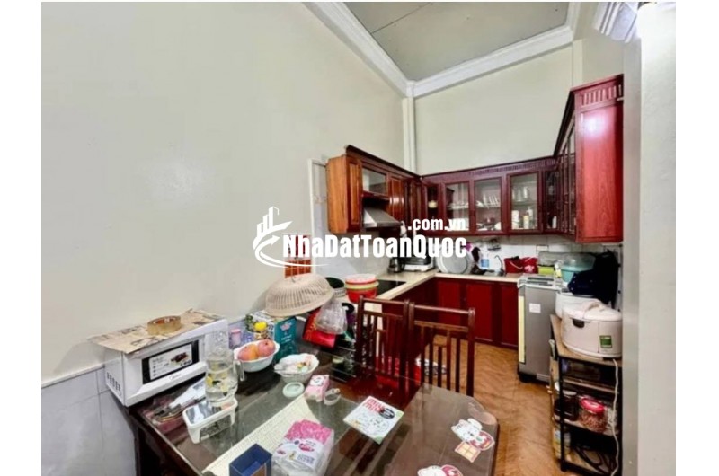 Bán nhà trung tâm Hoàng Mai. Diện tích 56m2, mặt tiền 5m, giá hơn 8 tỷ