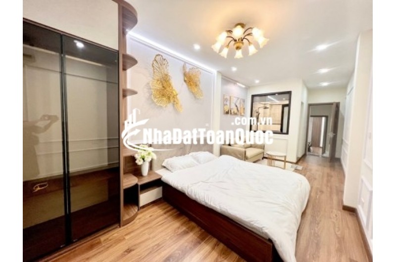 Bán Nhà siêu phẩm. 33m², 5 tầng, mt 3,7m giá chỉ 6 tỷ Hai Bà Trưng. 0947913839.