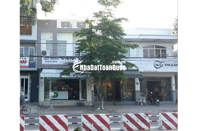 Cc BÁN GẤP-GIẢM còn 4,5 TỶ NHÀ PHỐ 3 TẦNG 349A NGÔ GIA TỰ-TRUNG TÂM TP. PRTC NINH THUẬN Ngang 5,5m nở hậu