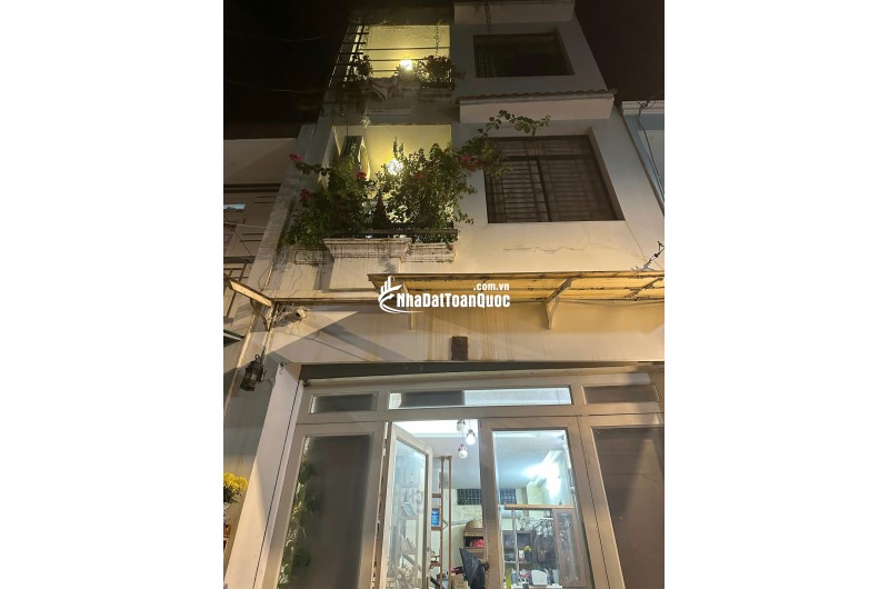 Hạ nốt 4 tỷ 9, mời môi giới 3% đường thông 5m xe hơi, kế siêu thị Emart 700m, hồ bơi 350m, công viên 200m, nhà xây kiên cố