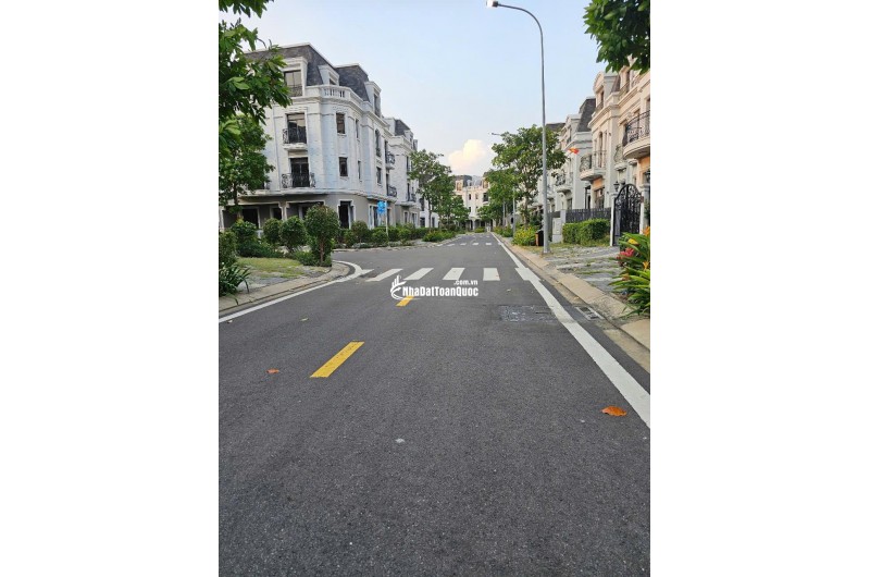 Bán  Villa Phú Mỹ Hưng  kdc Amelie ,111m2 4 tầng ngay 6m dài 18,5m2 giá 11.6tỷ Phú Xuân Nhà Bè