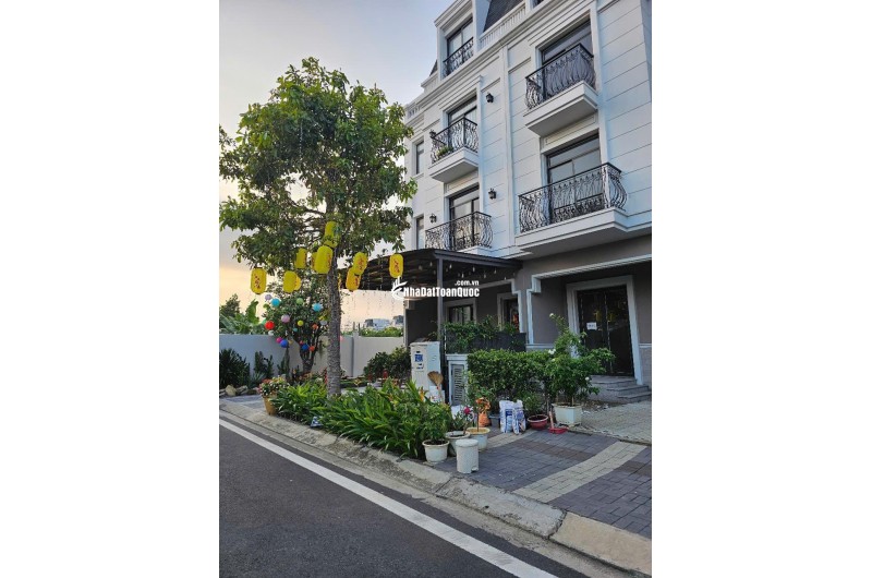 Bán  Villa Phú Mỹ Hưng  kdc Amelie ,111m2 4 tầng ngay 6m dài 18,5m2 giá 11.6tỷ Phú Xuân Nhà Bè