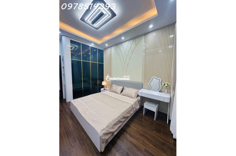 Siêu phẩm Cầu Giấy 30m2, 5 tầng - Nội thất xịn - Thông tứ phía bạt ngàn tiện ích.