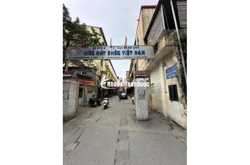 NHÀ PHÂN LÔ TẬP THỂ NHÀ HÁT CHÈO DOÃN KẾ THIỆN, LÔ GÓC, Ô TÔ ĐỖ CỬA