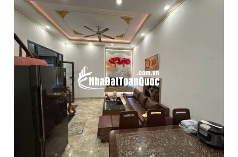 NHÀ PHÂN LÔ TẬP THỂ NHÀ HÁT CHÈO DOÃN KẾ THIỆN, LÔ GÓC, Ô TÔ ĐỖ CỬA