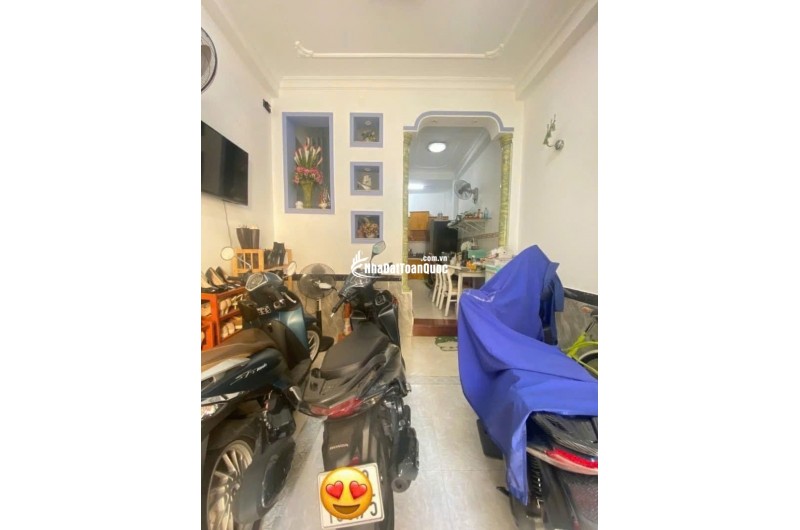 Bán nhà Phạm Văn Hai P3 Tân Bình, DT 36m2 nở hậu, 4 tầng 3PN chỉ 5.75 tỷ TL. Lh:0933250241, 0839815460.