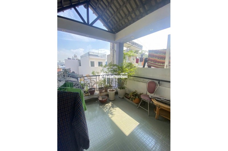 Bán nhà Phạm Văn Hai P3 Tân Bình, DT 36m2 nở hậu, 4 tầng 3PN chỉ 5.75 tỷ TL. Lh:0933250241, 0839815460.