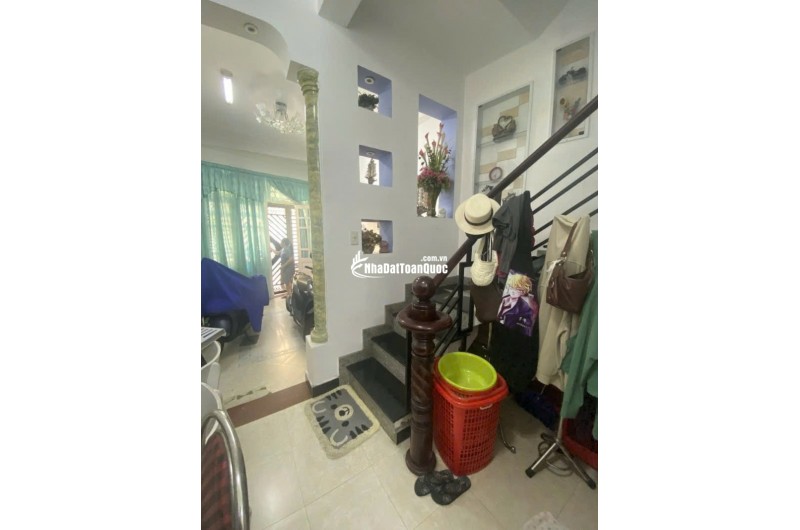 Bán nhà Phạm Văn Hai P3 Tân Bình, DT 36m2 nở hậu, 4 tầng 3PN chỉ 5.75 tỷ TL. Lh:0933250241, 0839815460.